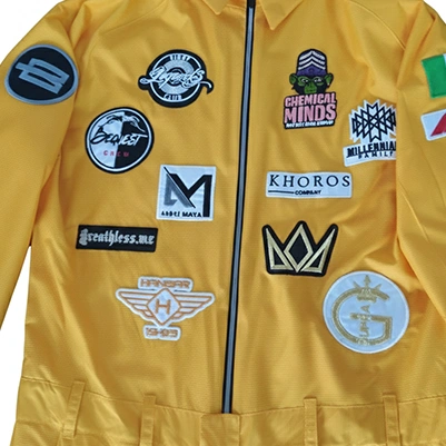 Uniforme-amarillo-frente-RoozColors